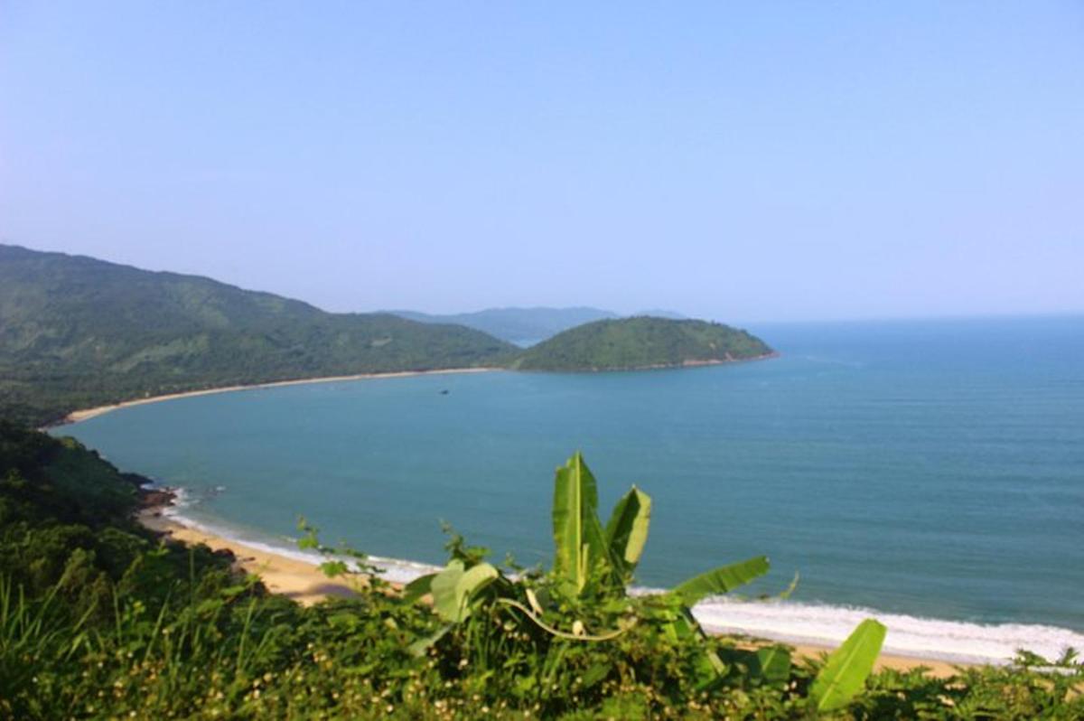 pemandangan pantai dengan lautan