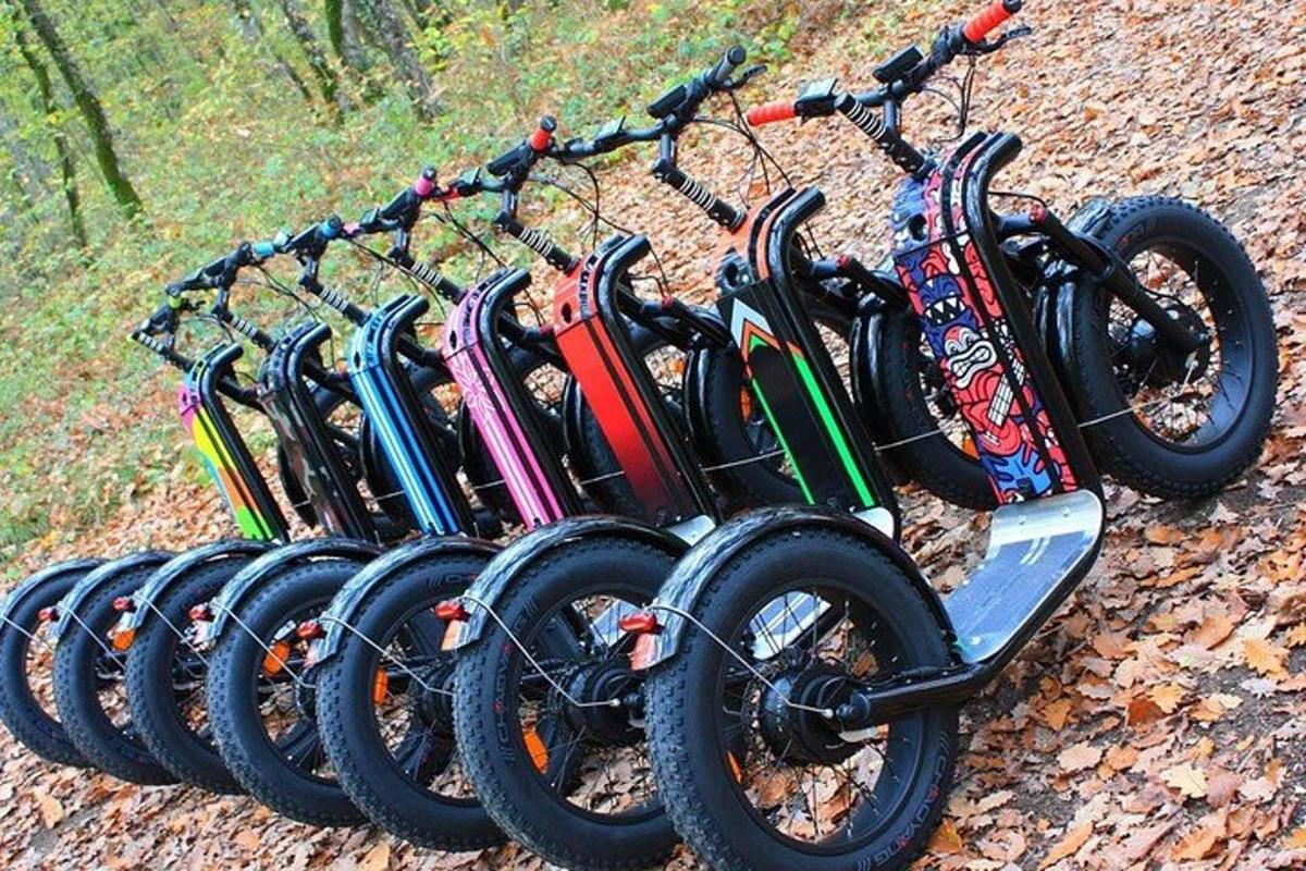 a row of bikes parked next to each other