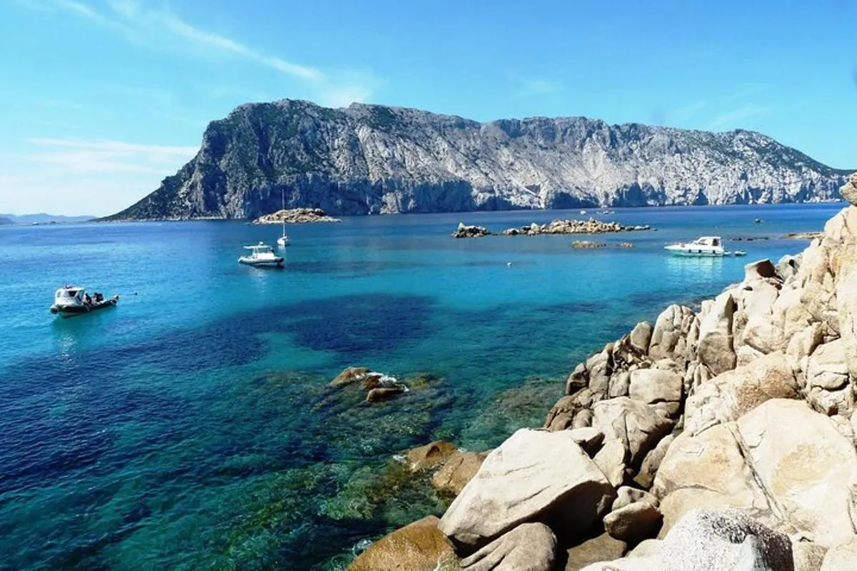 Hajókirándulás a Tavolara tengeri védett terület felfedezéséhez