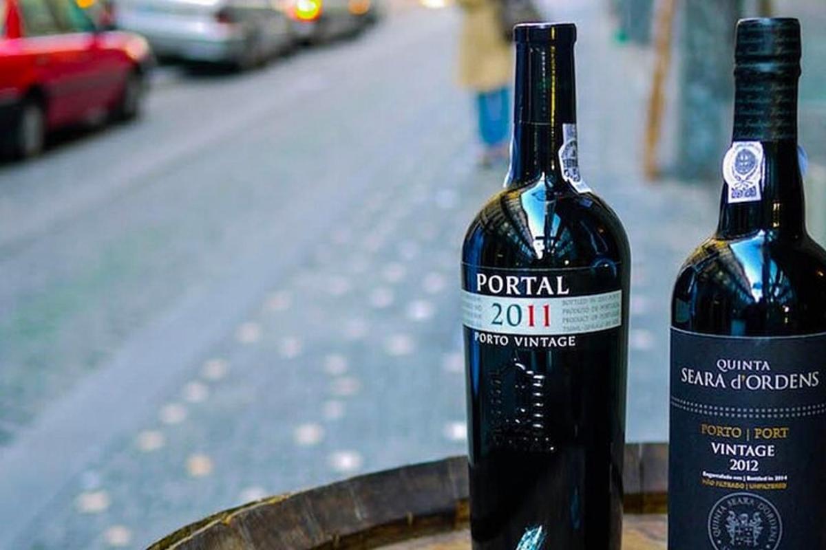 dve steklenici vina na vrhu soda