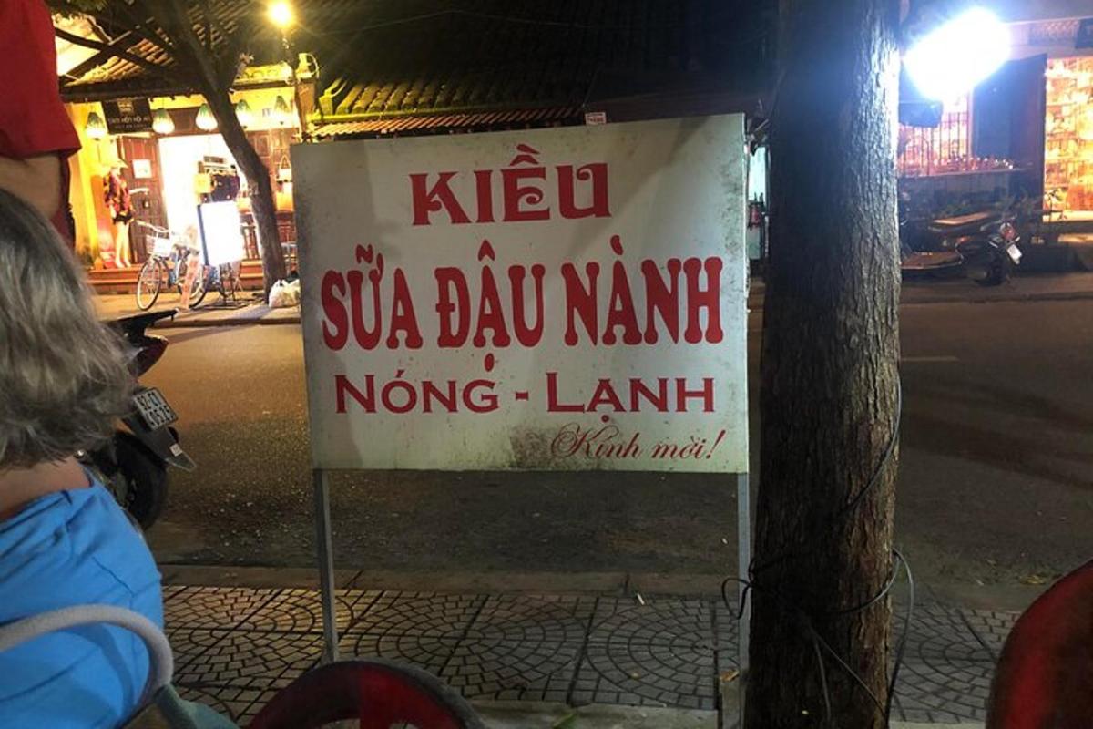 znak na poboczu ulicy