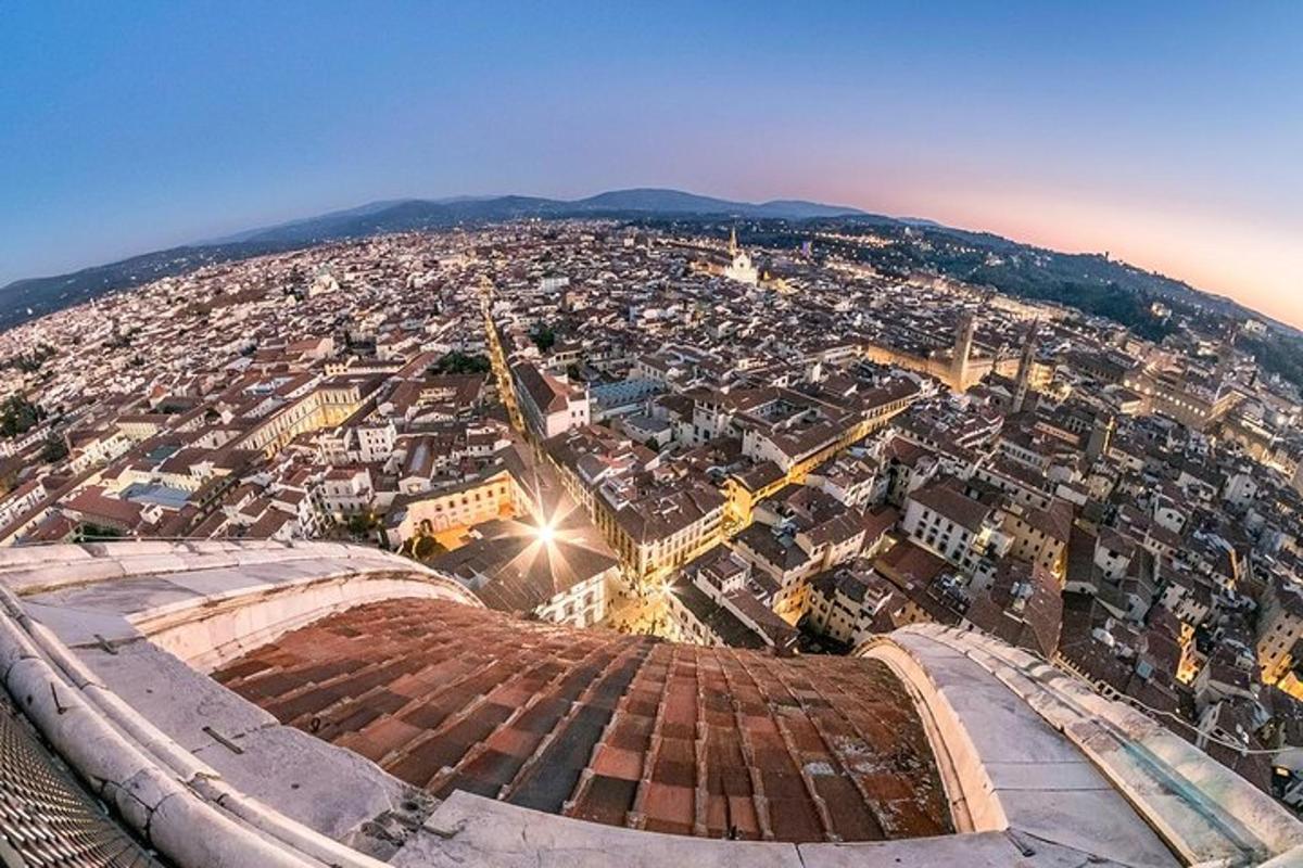 una vista de una ciudad desde lo alto de un edificio