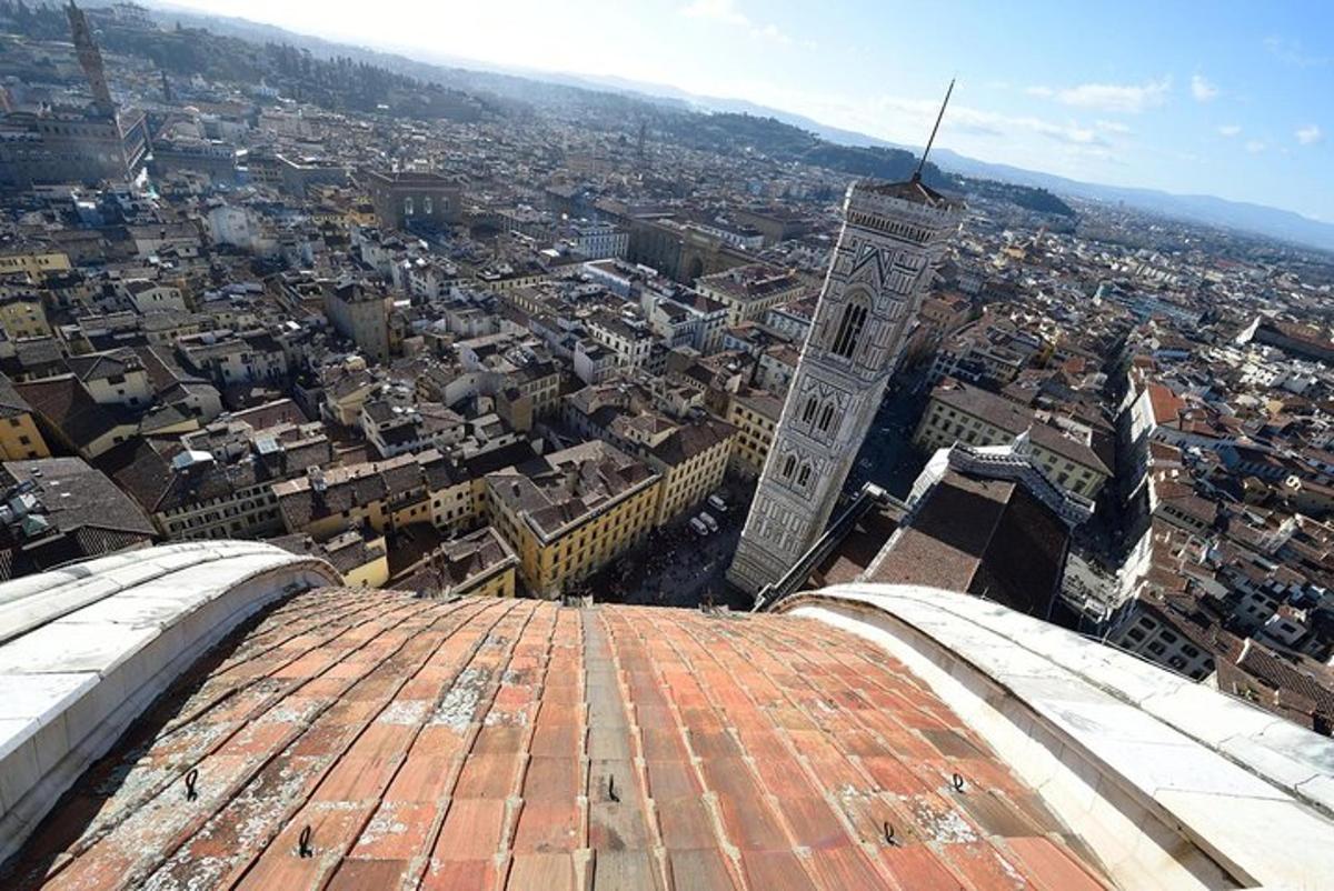 una vista de una ciudad desde lo alto de una torre