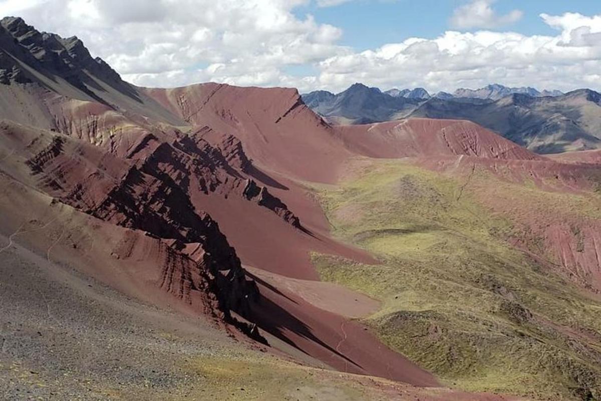 een luchtfoto van een bergketen