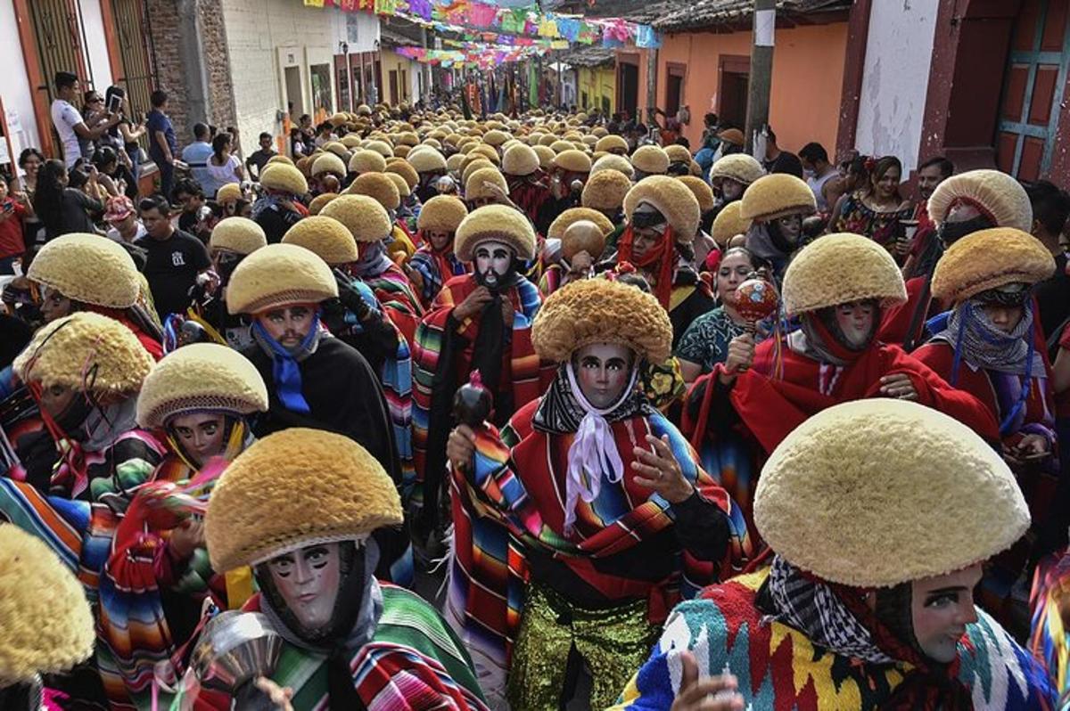 a large group of people dressed in samurai uniforms