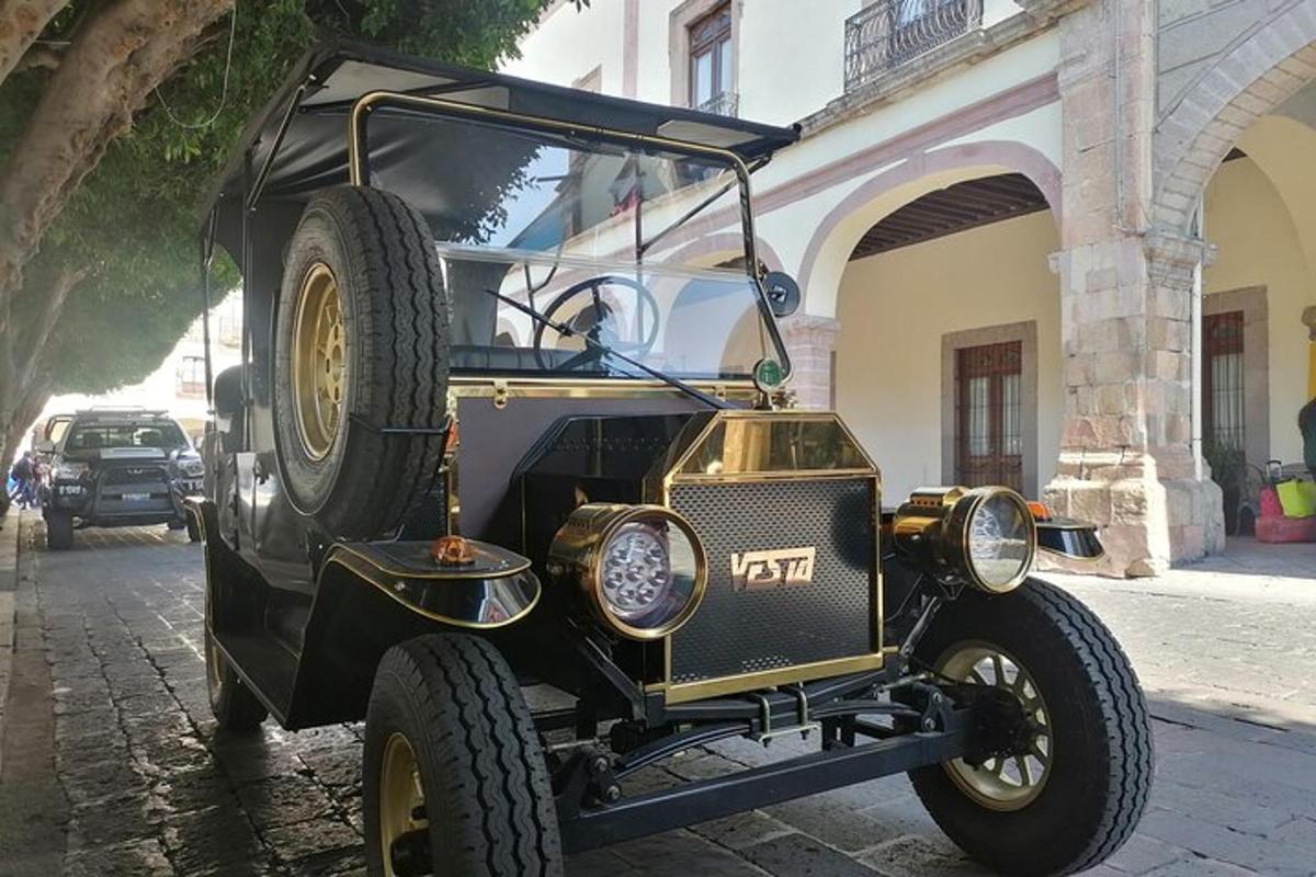 vana auto on tänaval pargitud