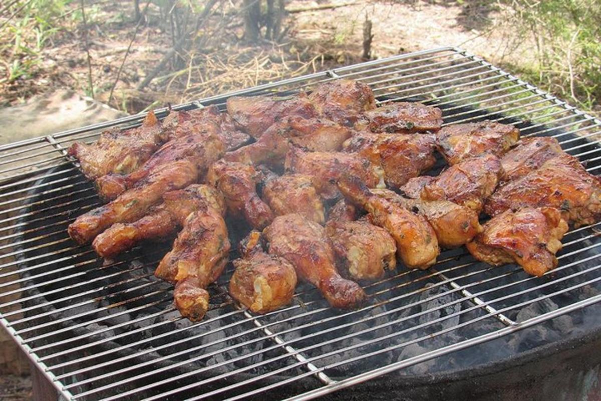 sekumpulan makanan yang dimasak di atas panggangan