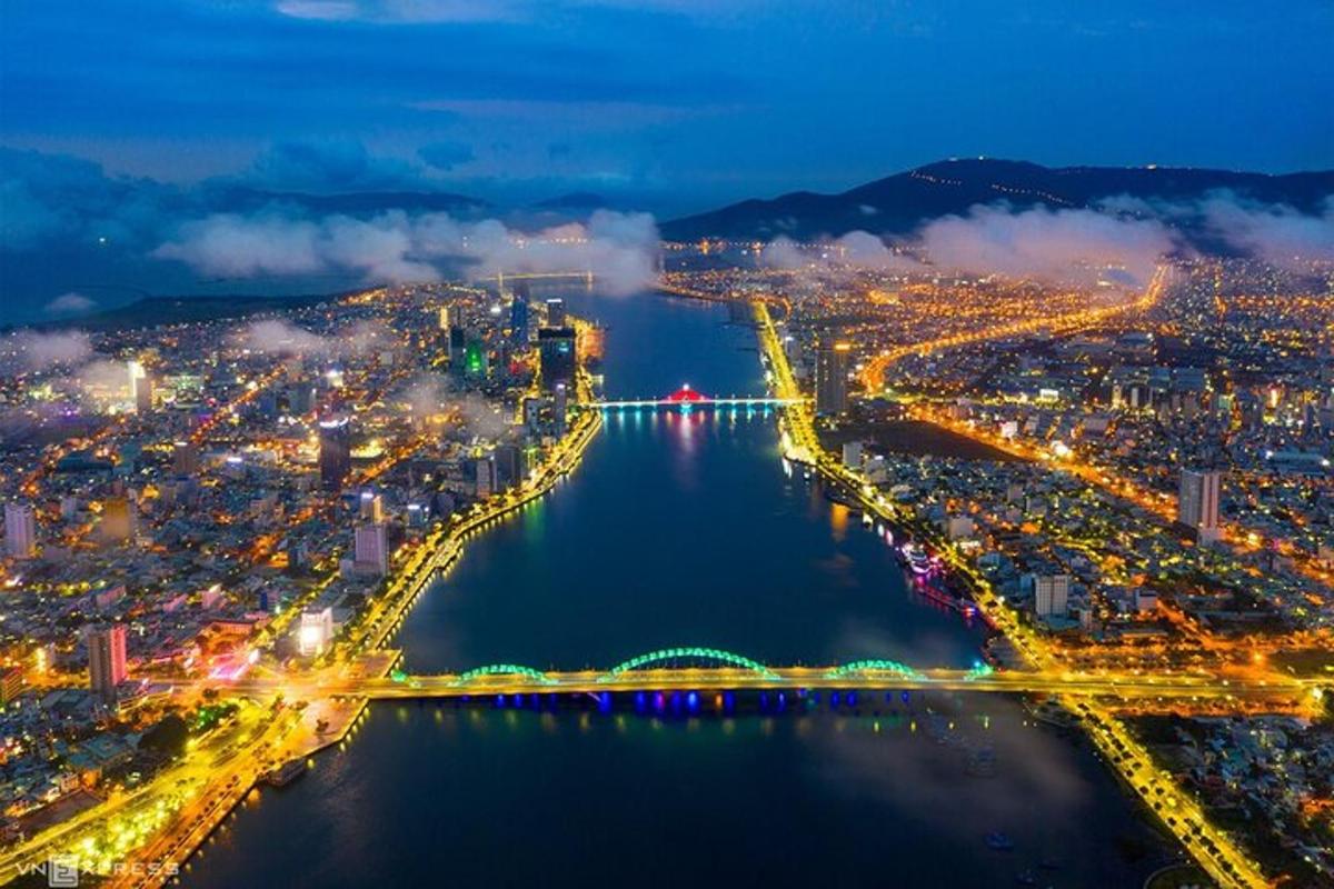夜晚的城市鸟瞰图