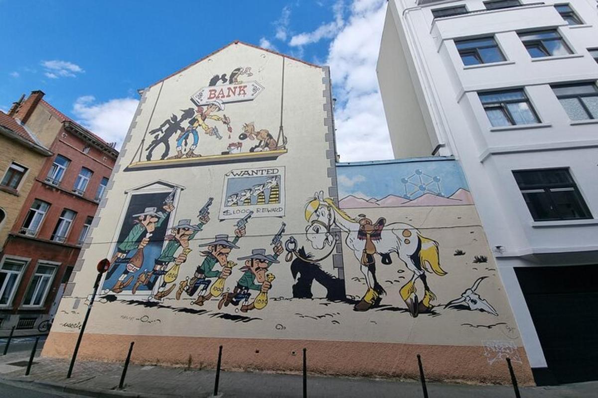 egy épület, amelynek oldalán egy festmény látható