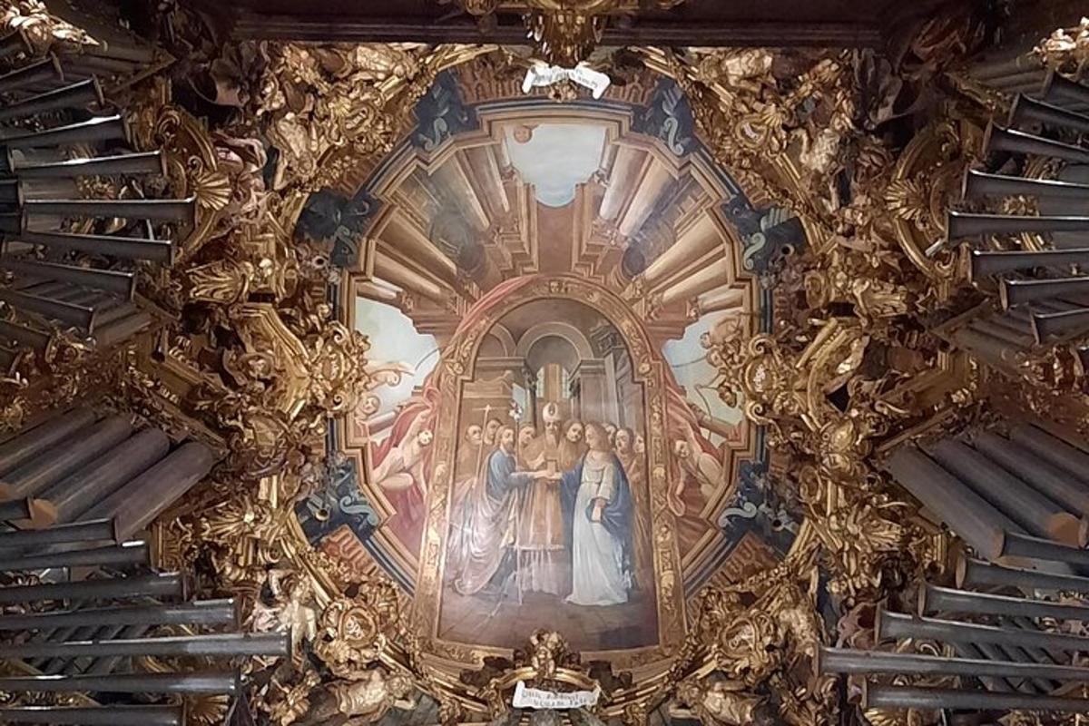malba na stropě kostela se schody