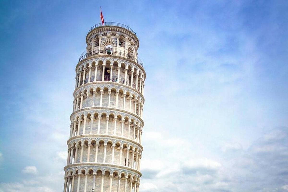 een foto van de scheve toren van Pisa
