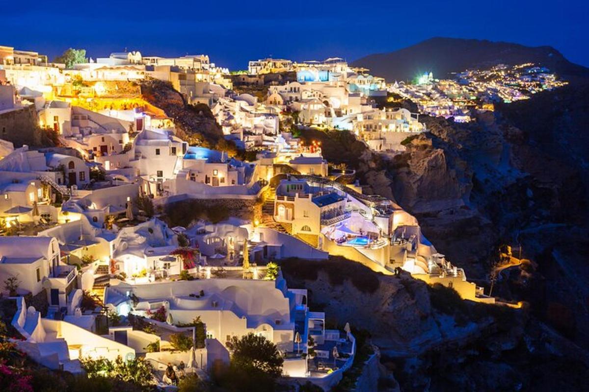 μια θέα μιας πόλης τη νύχτα