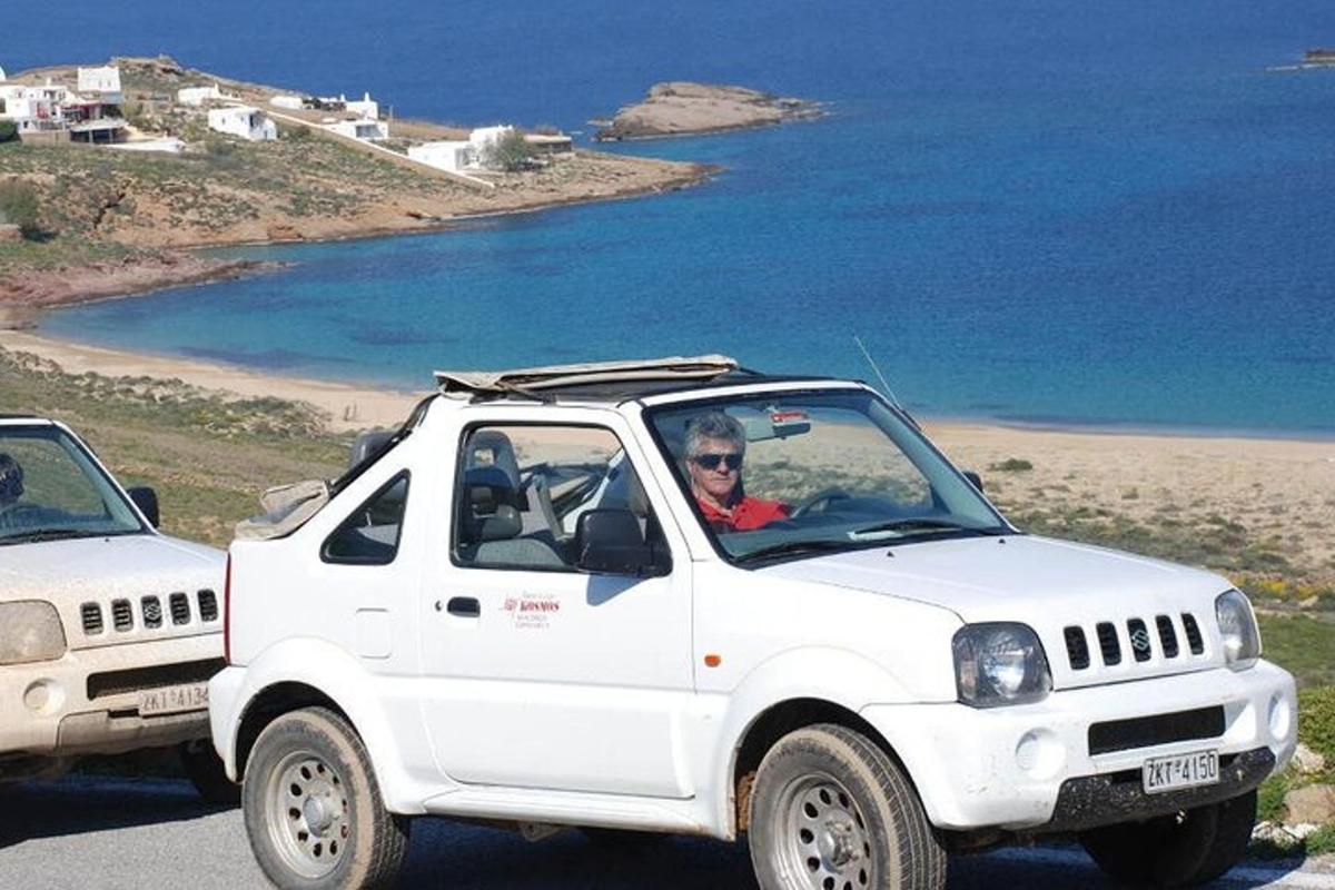 o femeie într-un jeep alb conducând pe un drum
