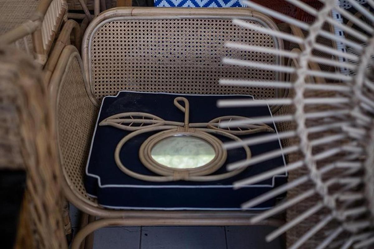 detailní záběr na metlu a ventilátor