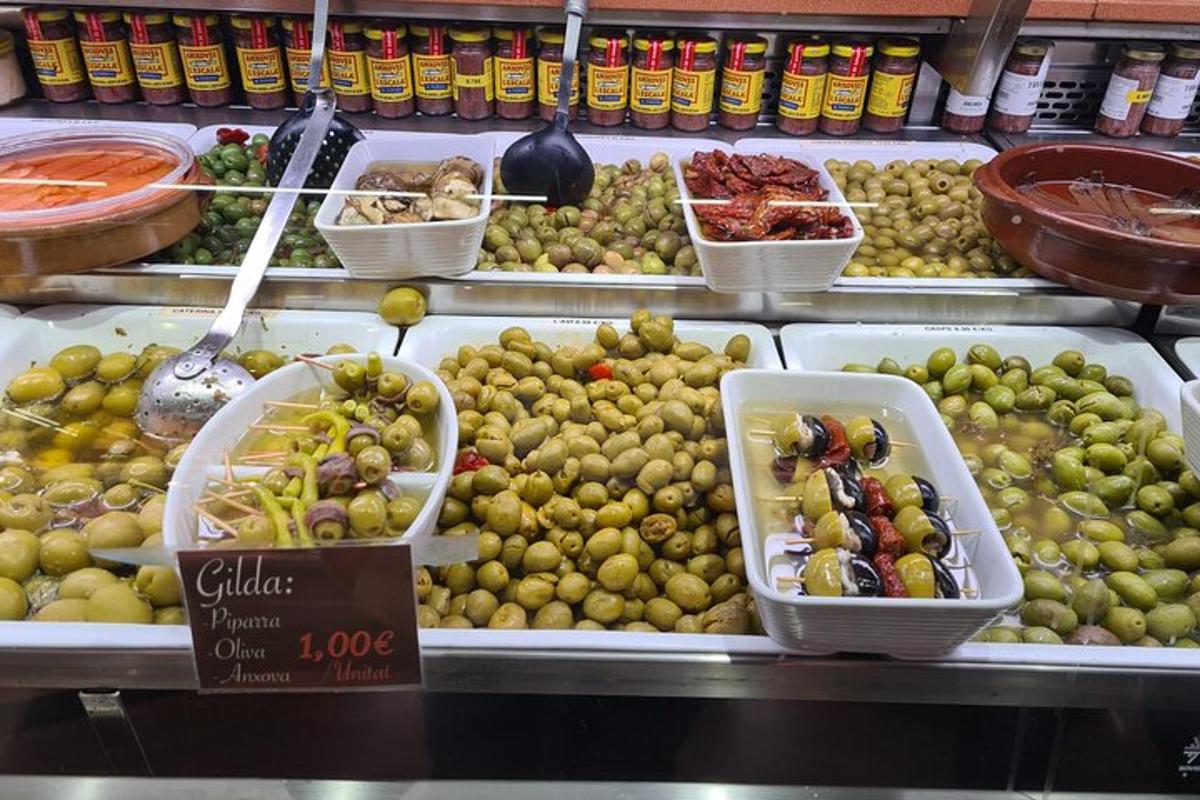 vitriinkapp paljude erinevat tüüpi oliividega