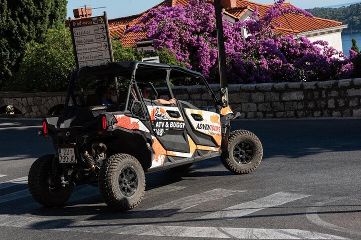 tee äärde pargitud ATV