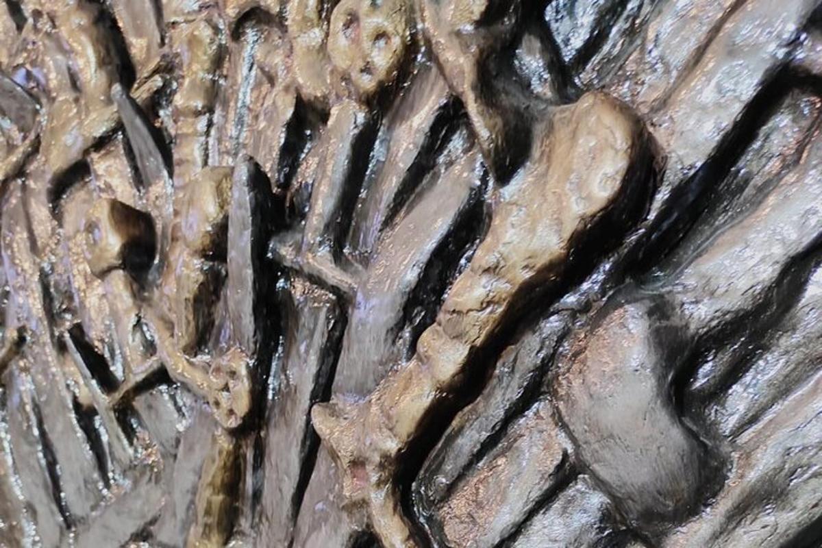模様のある金属物体のクローズアップ