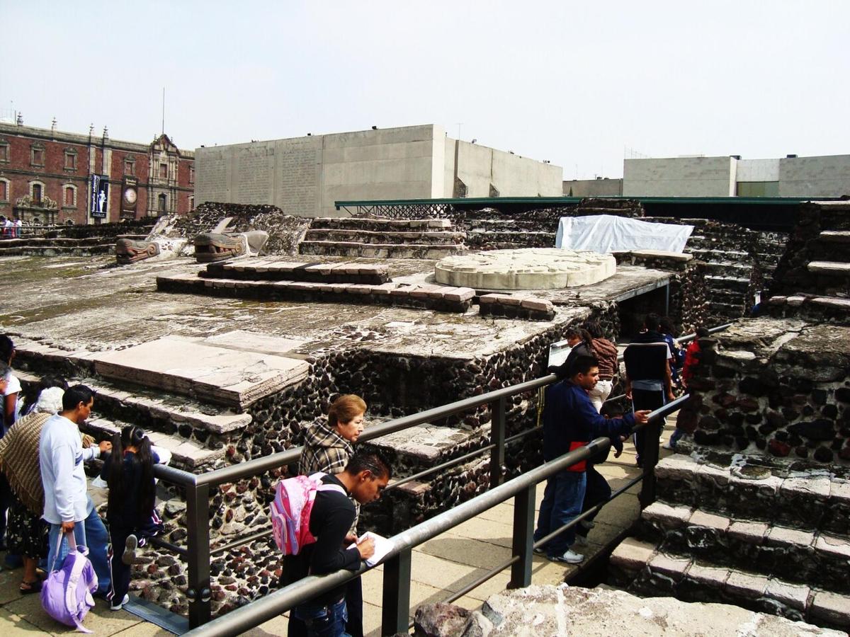 a group of people walking up the stairs of aiseum