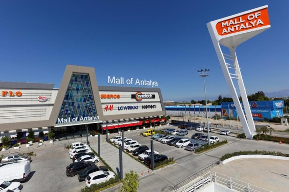 kaubanduskeskus Mall of America, kus autod on pargitud parklasse