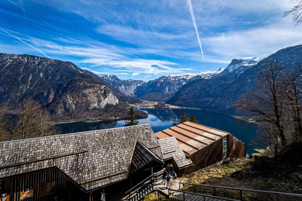dům s výhledem na jezero a hory