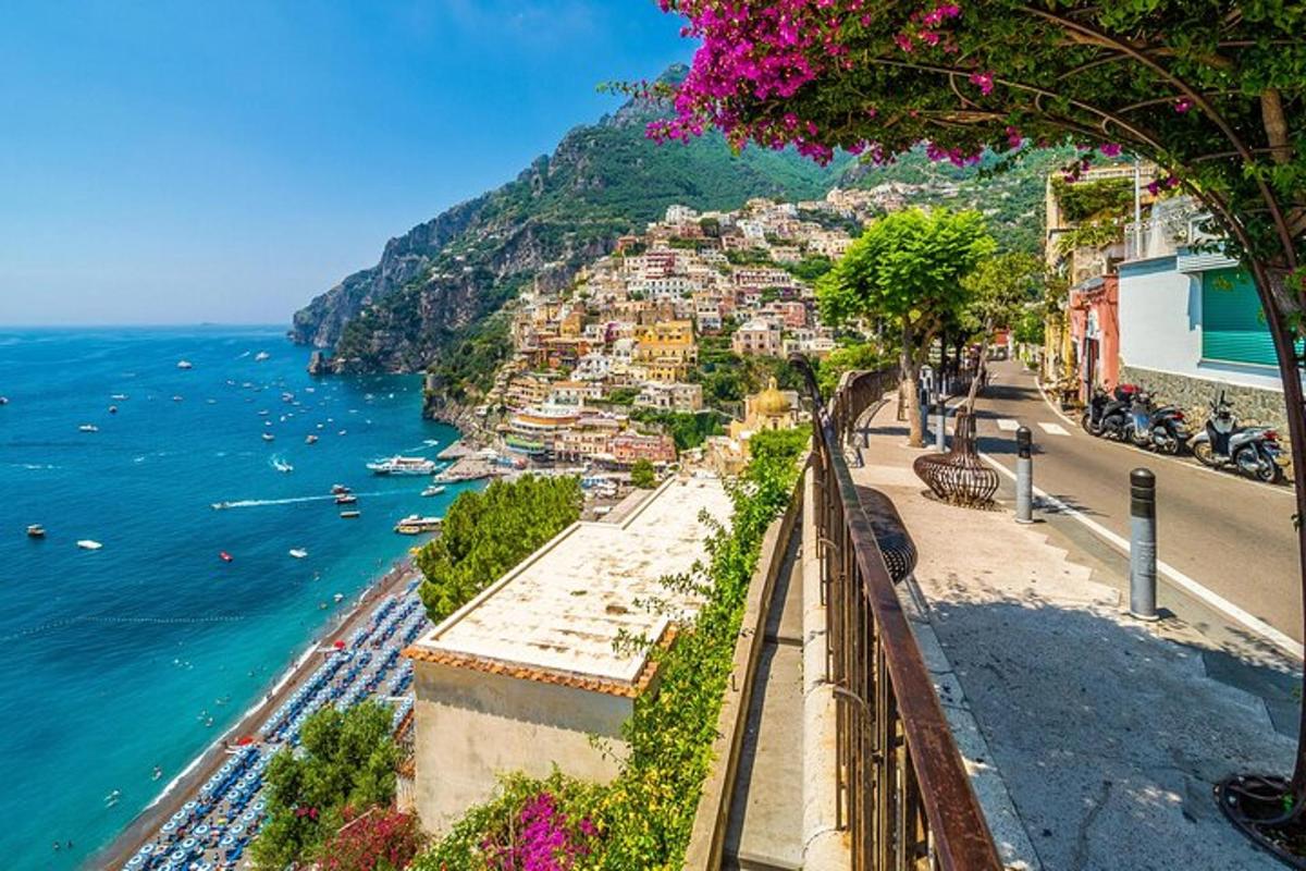 vaade Amalfi rannikule koos ookeaniga