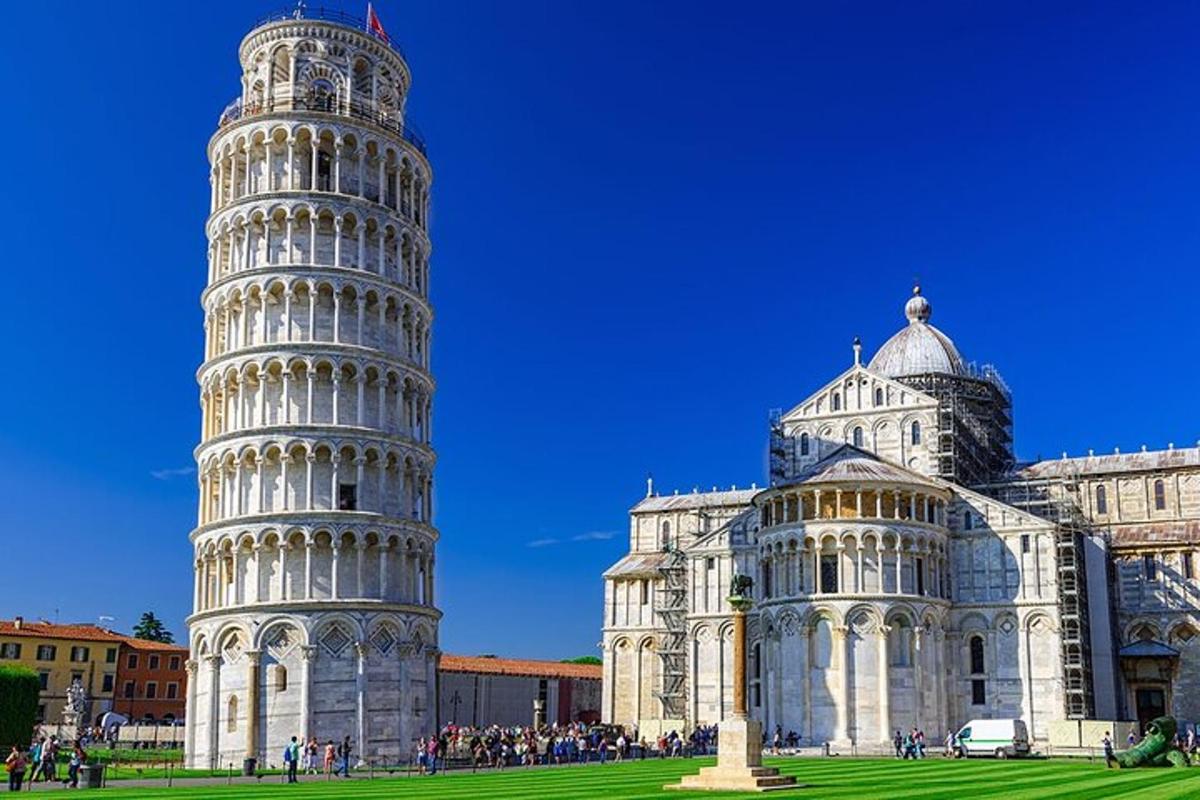 due torri della torre pendente di Pisa