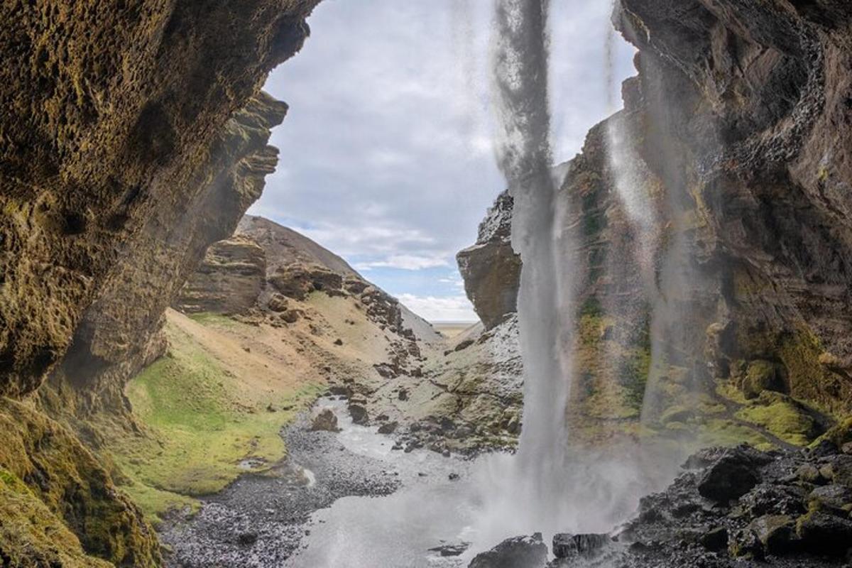 foss í miðjum gljúfri