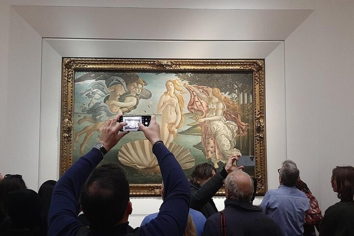 grupp inimesi, kes maali pildistavad
