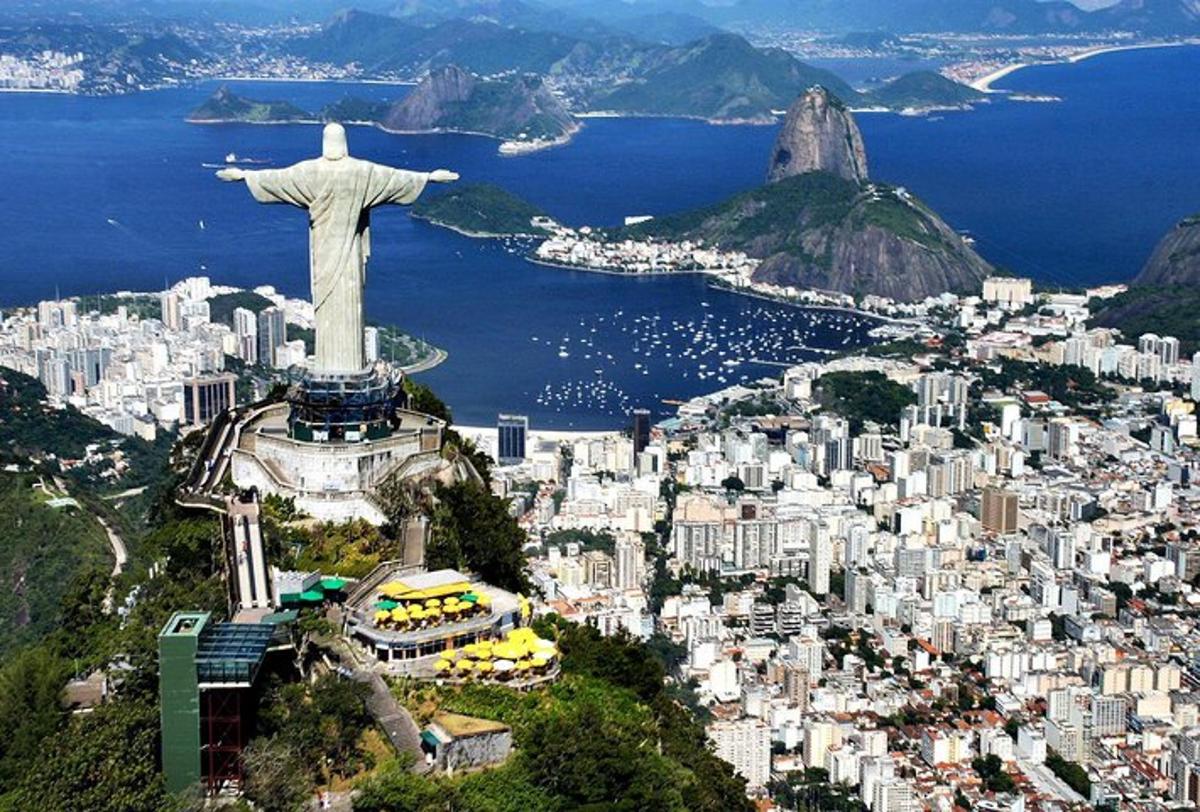 una vista aerea della statua del Cristo Redentore