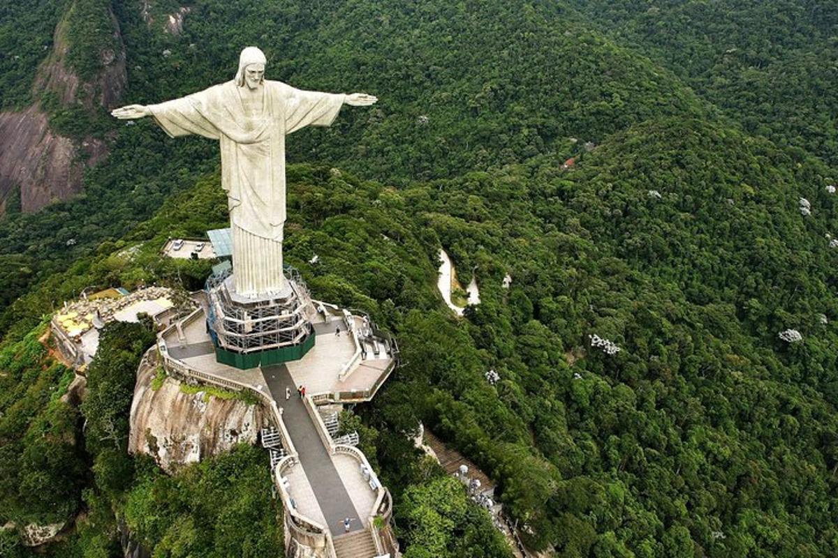 Letecký pohled na sochu Krista Spasitele