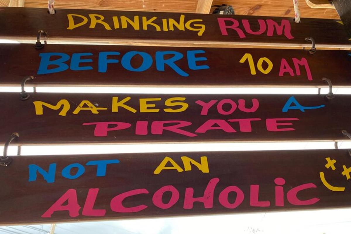 uma placa que diz "beber antes de beber" faz você perceber que não é um alcoólatra