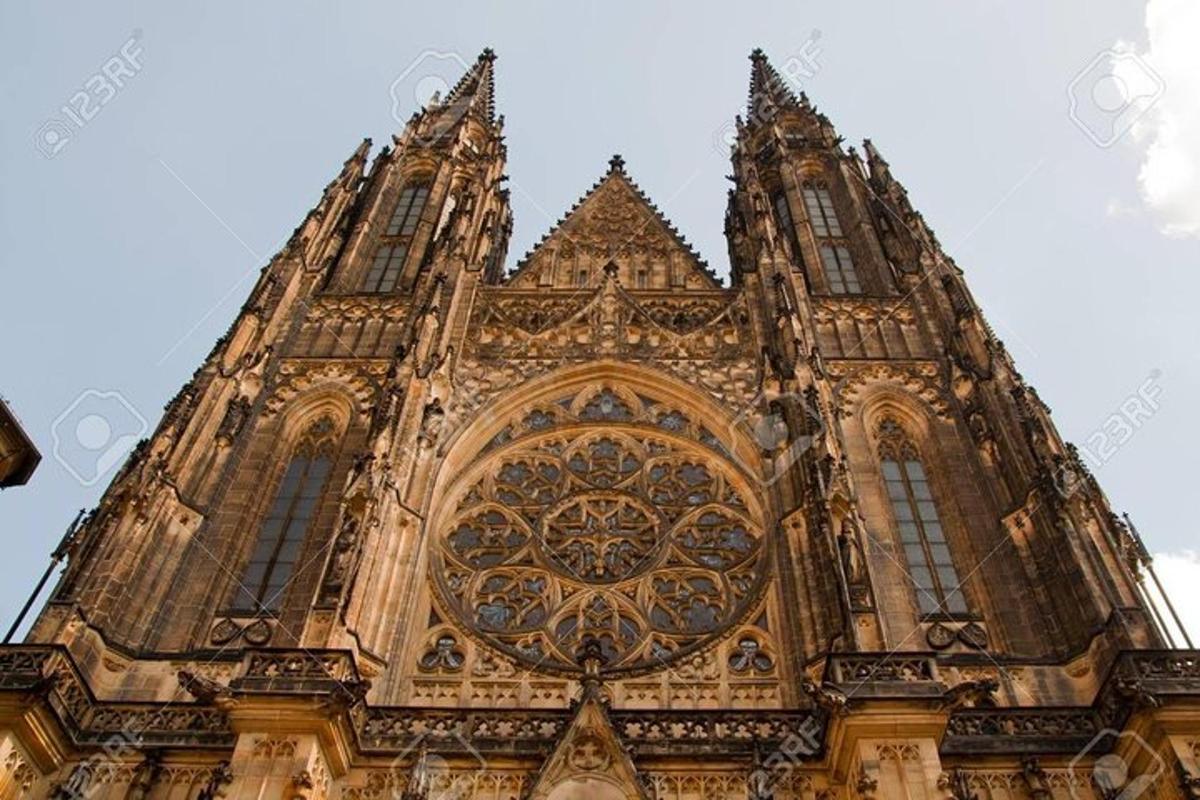 detailní záběr na fasádu katedrály