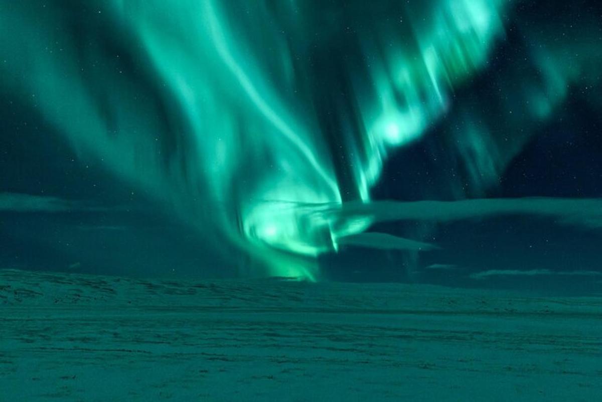 un'immagine dell'aurora boreale nel cielo