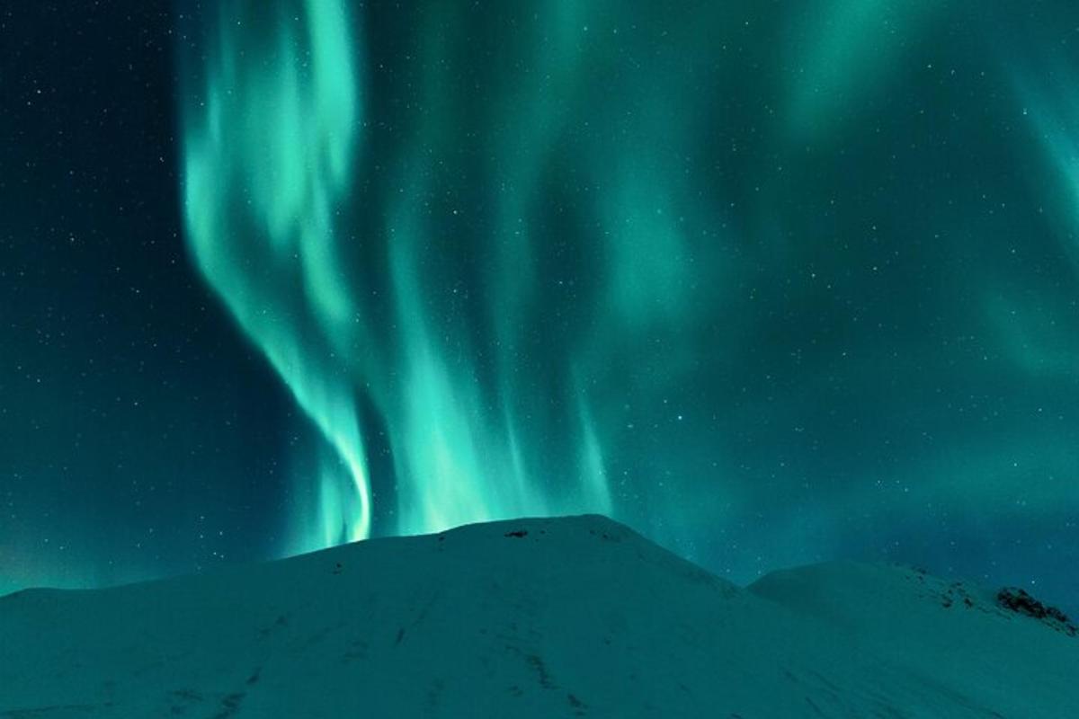 un'immagine dell'aurora boreale nel cielo