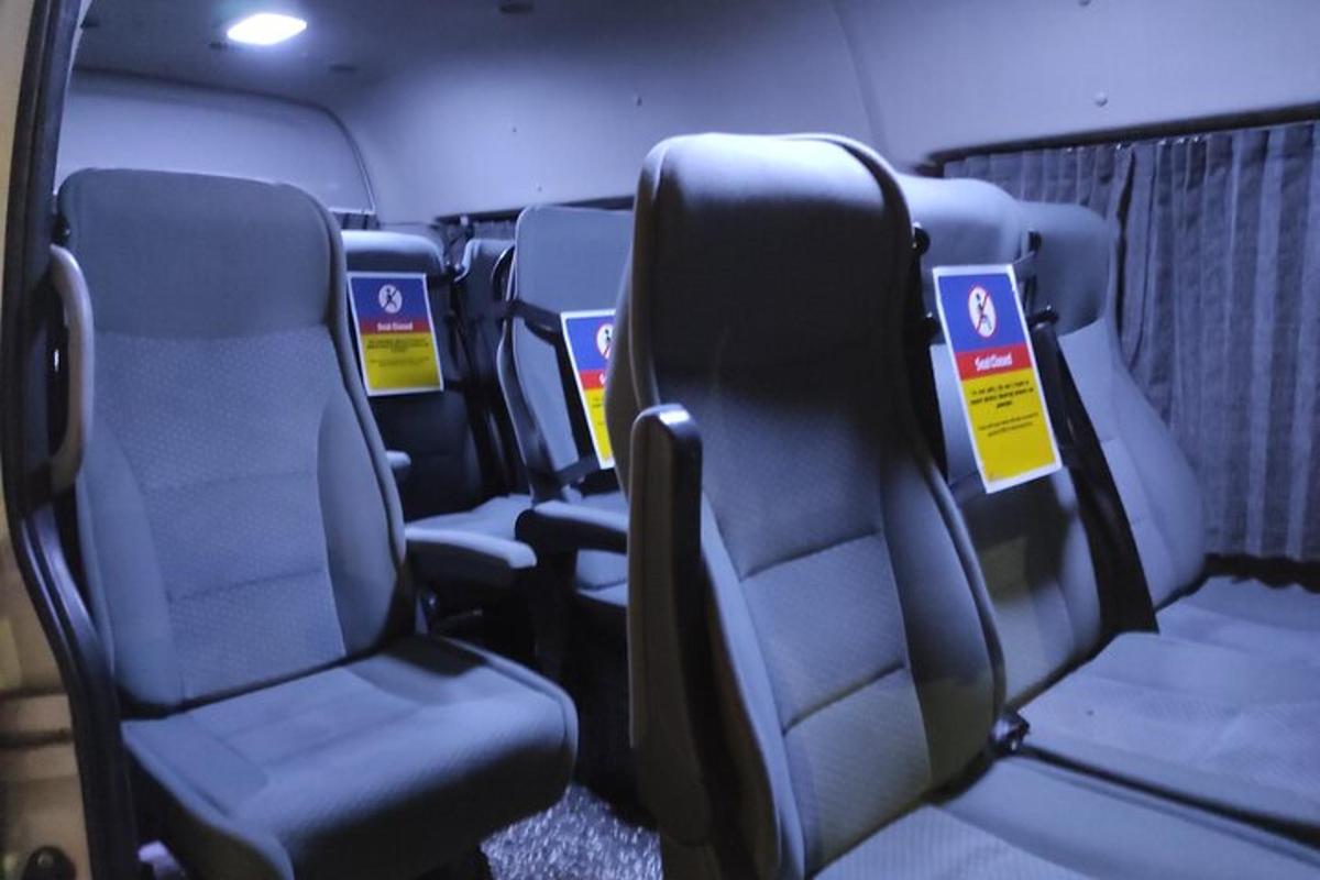 vrsta praznih sedežev na letalu