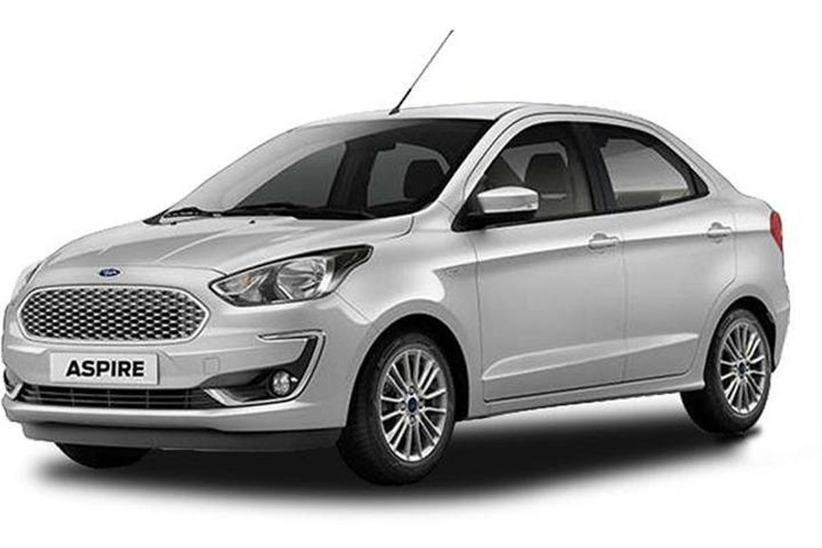 Silverundai přízvuk auto na bílém pozadí