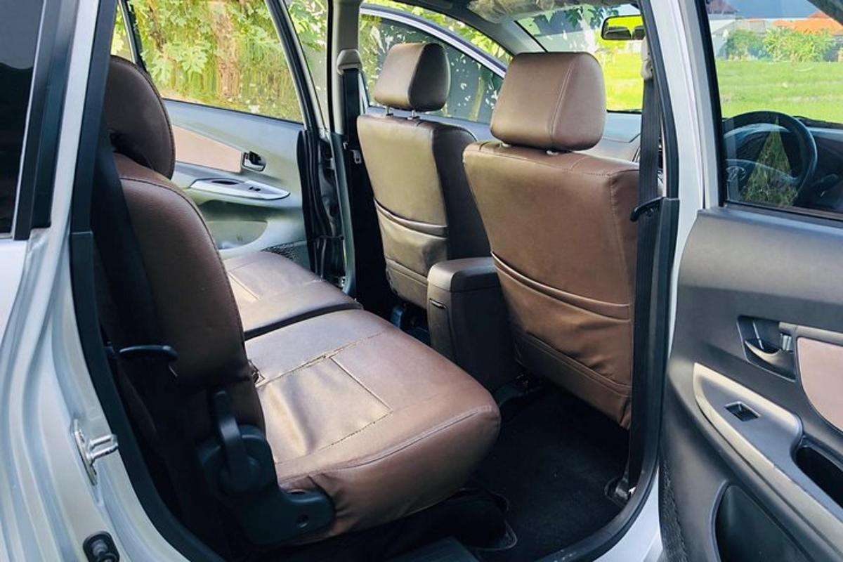 kaubiku tagaistmetega auto