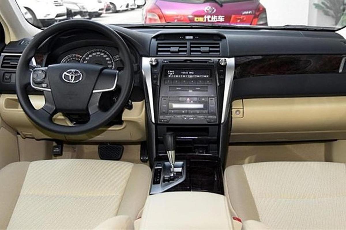 una vista de l'interior d'un cotxe Toyota Fortuner