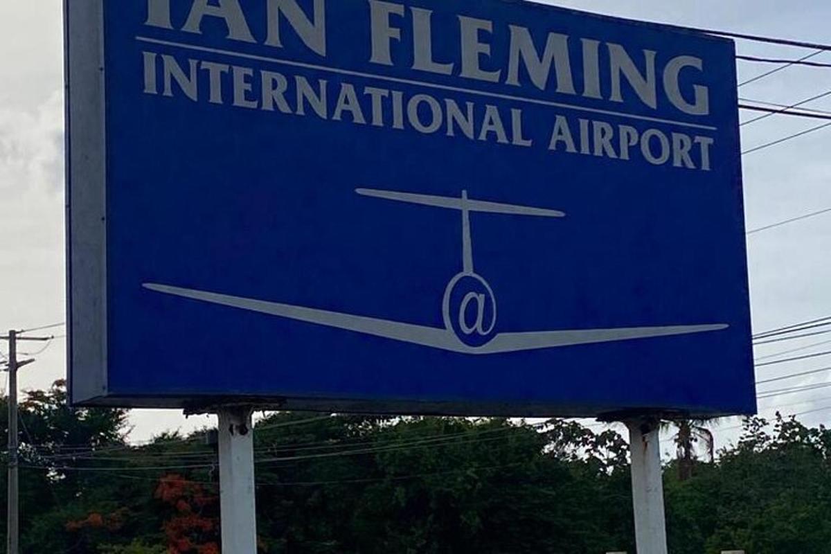 tanda biru untuk lapangan terbang antarabangsa yang akan datang