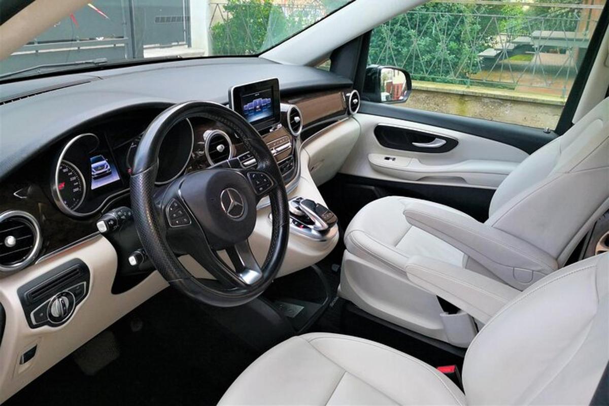 Acedes Benz auto rooli ja istmetega