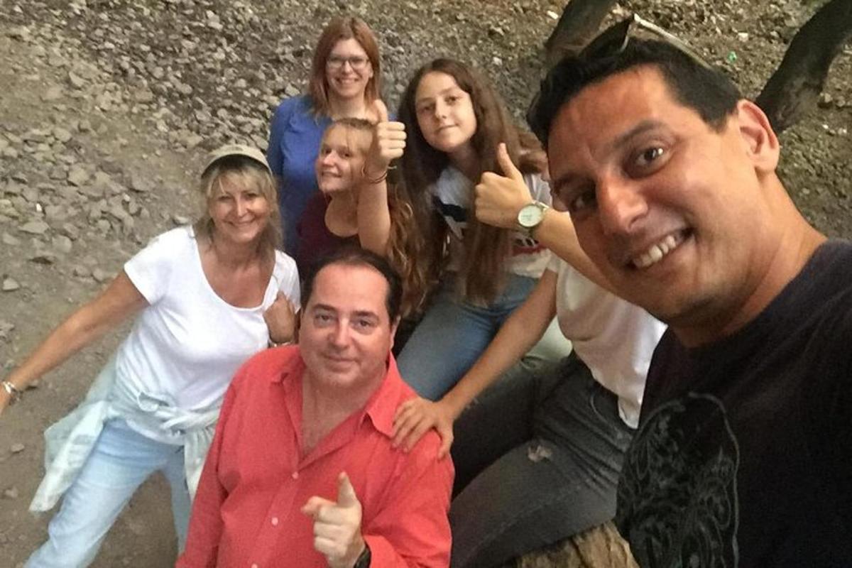 grupp inimesi, kes poseerivad pildi jaoks