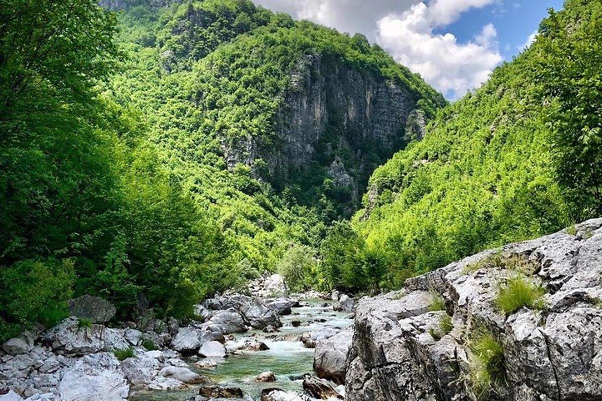 upe kalna vidū