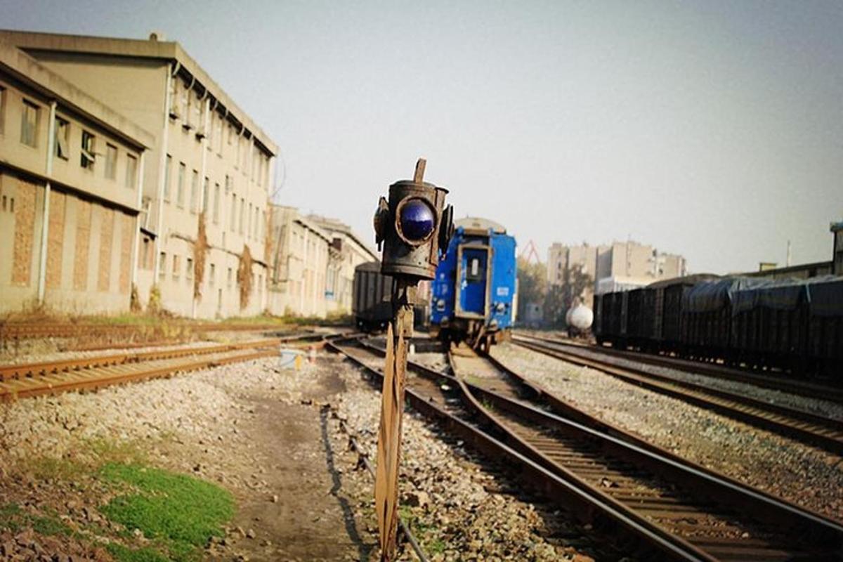 a traffic light on the tracks with a train