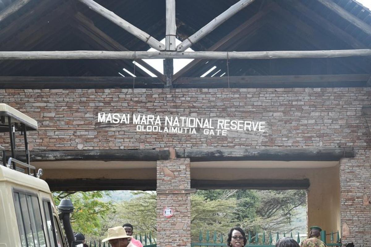et skilt til porten til Masai Mara nasjonale katteakvarium