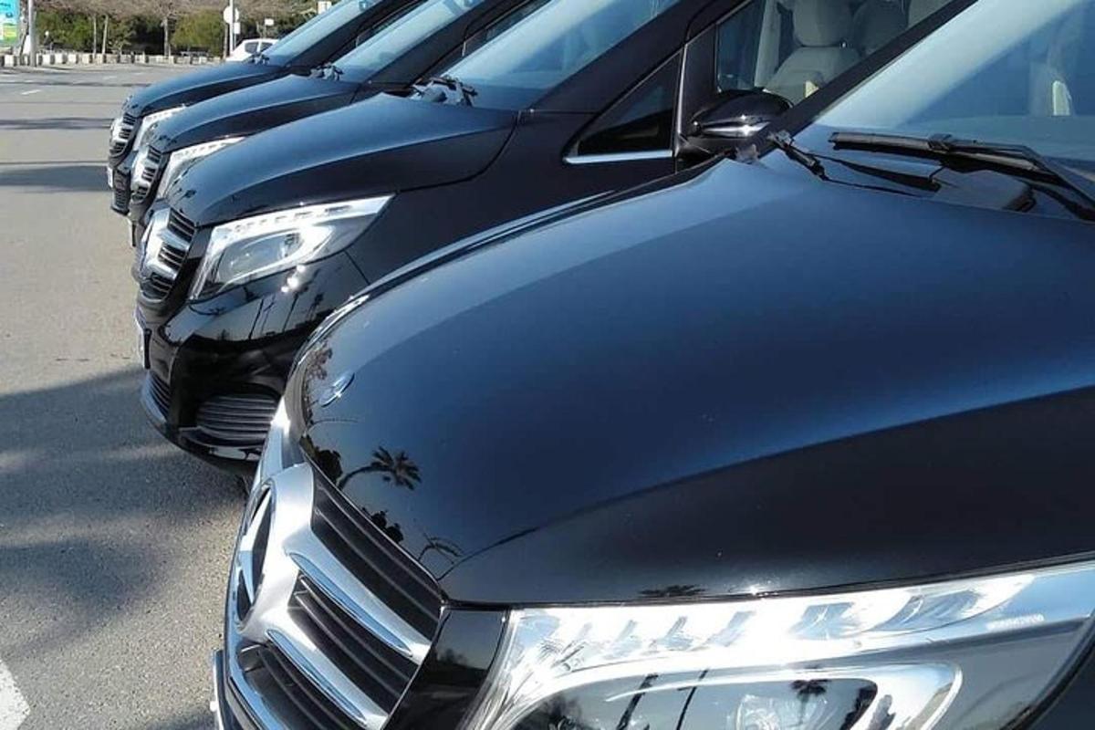 rida pargitud autosid, mis on pargitud ritta