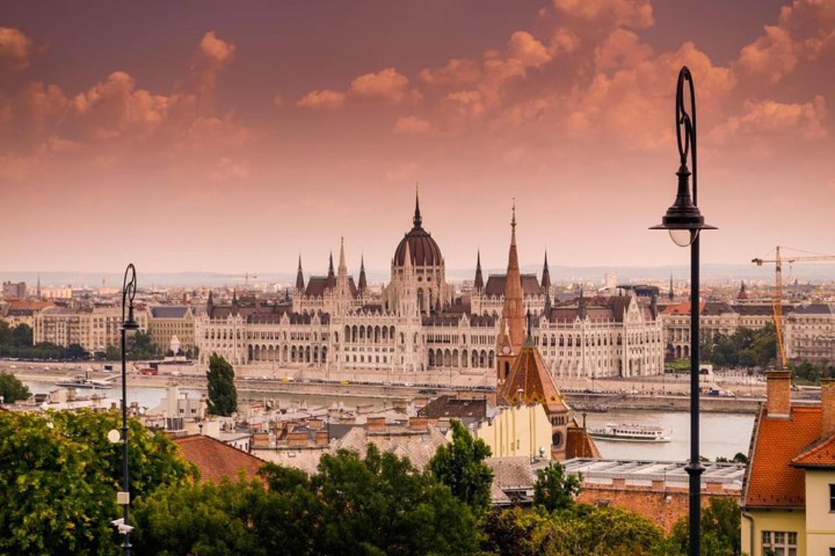Útsýni yfir ungverska þinghúsið í Búdapest