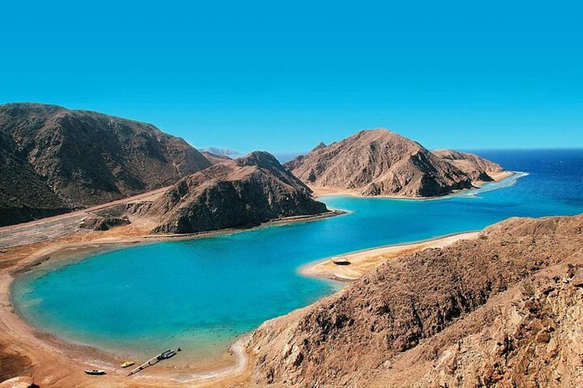 pemandangan dua tasik di pergunungan