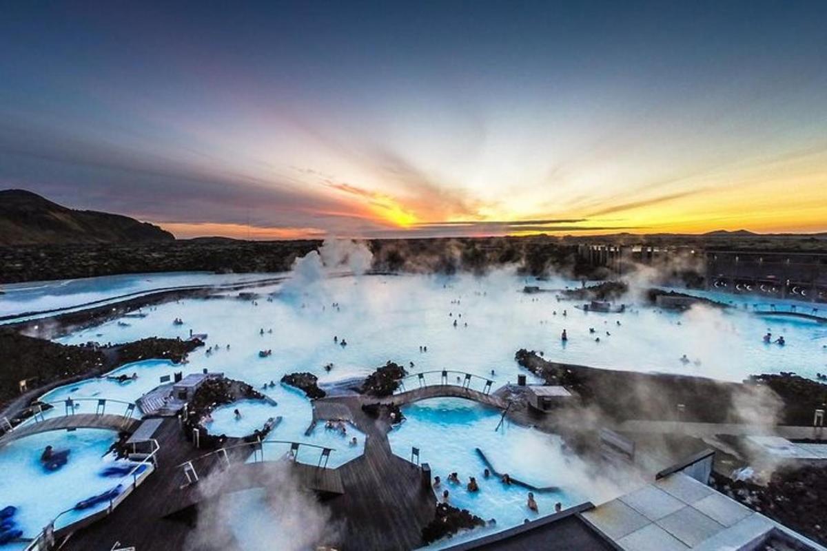 una vista della laguna blu alle cascate del Niagara
