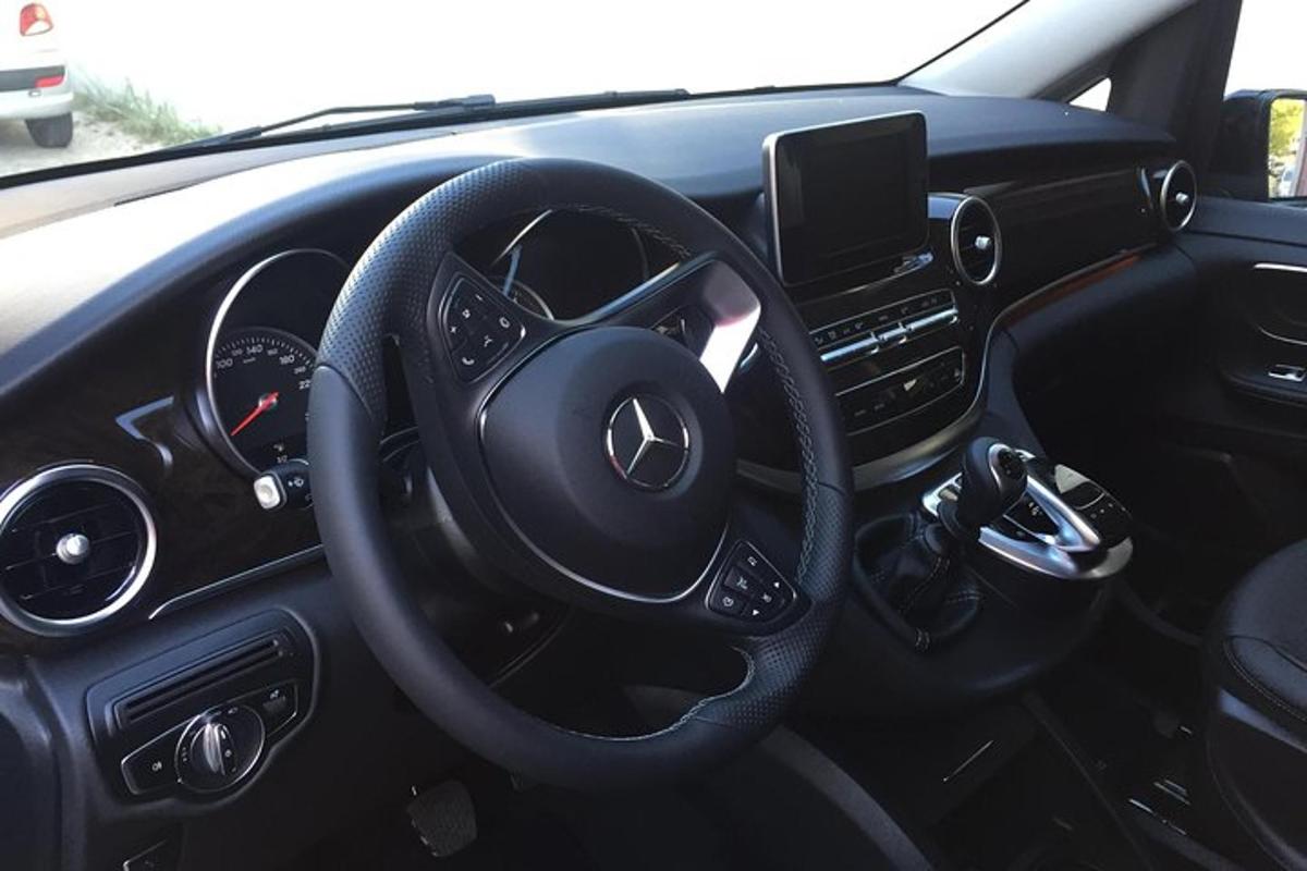 vaade Acedes Benzi auto roolile