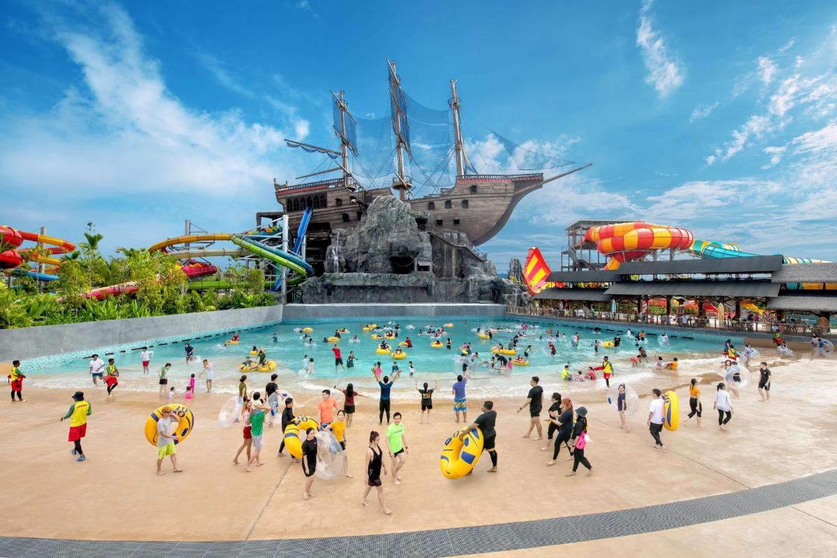 a group of people in a pool at a water park